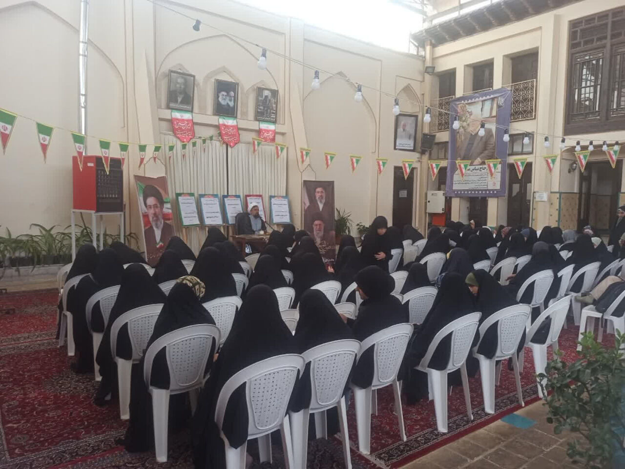 برگزاری کارگاه تدبری سوره مبارکه صف در مؤسسه جامعه‌القرآن فاطمه‌الزهرا(س) اصفهان