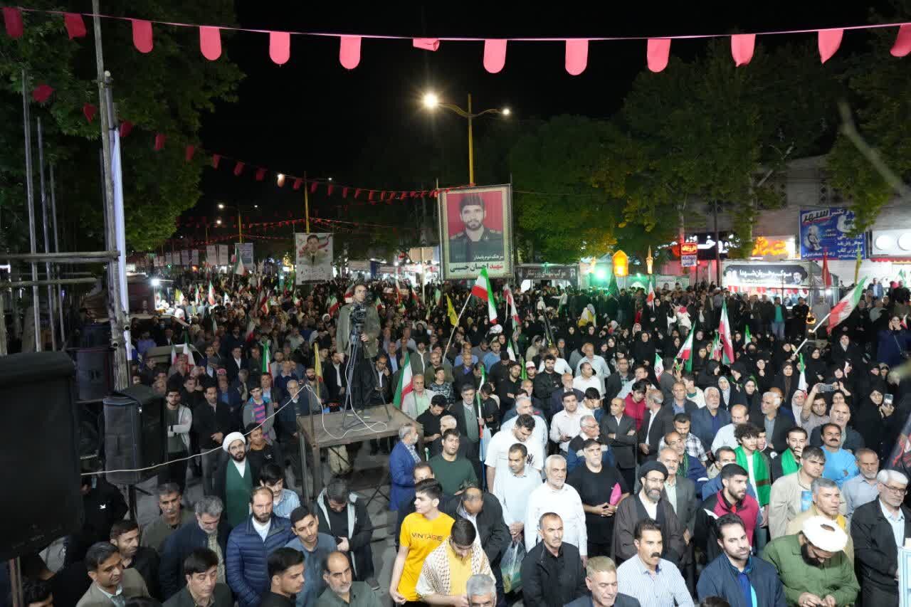 عزاداری خرم‌آبادی‌ها در شب اول محرم همزمان با موج ۱۰۷ دفاع از وطن