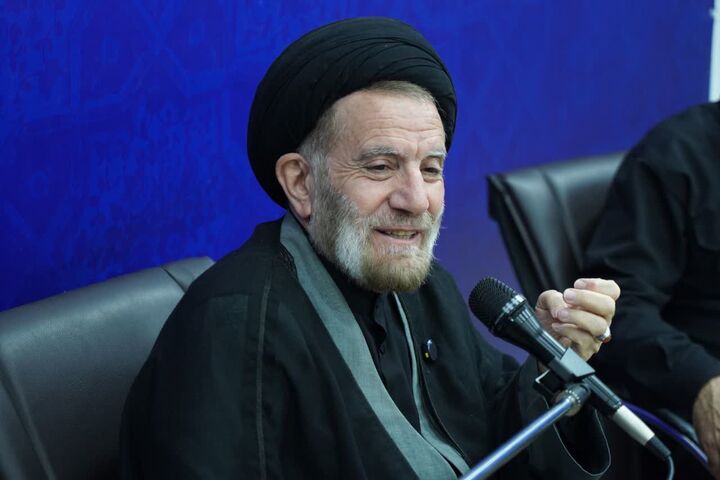 نهضت عاشورا الگوی جاودان مقابله با ظلم و طاغوت است