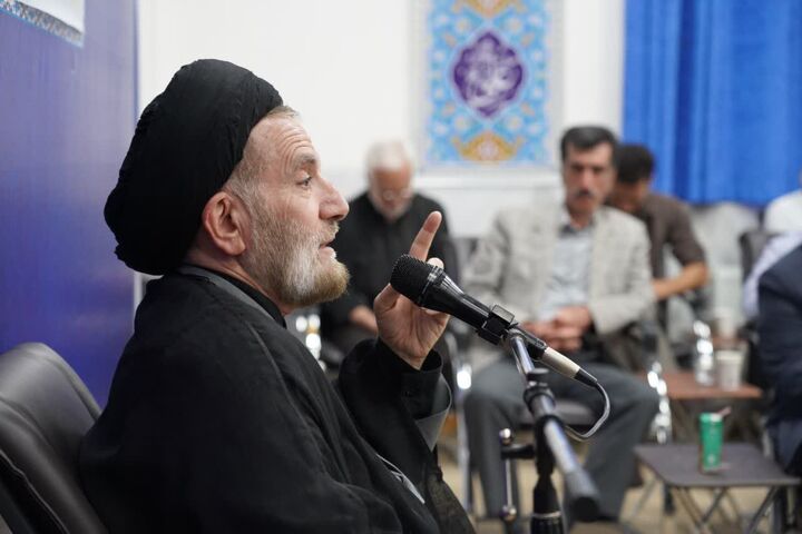 وحدت و همدلی مردم رمز ماندگاری انقلاب اسلامی است