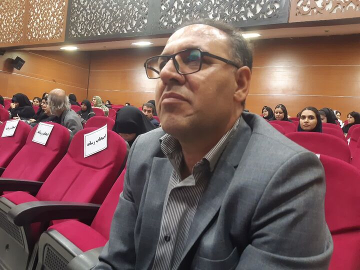 ادبیات فارسی مدارس از مؤلفه‌های رضوی عقب مانده است