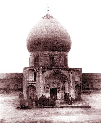 بارگاه امام حسین(ع) چگونه و توسط چه کسانی ساخته شد؟