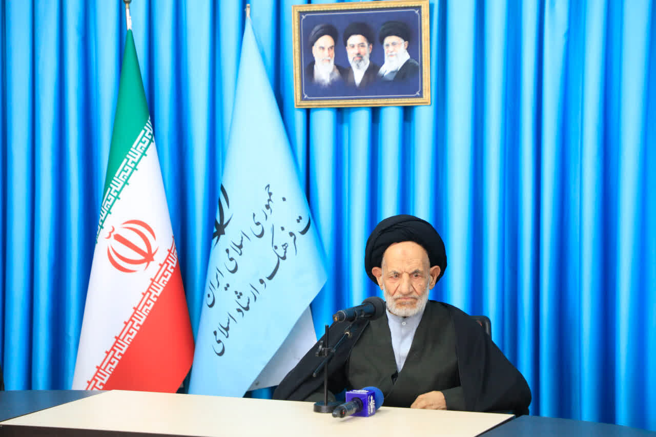 شاعران آیینی نقش مهمی در جهاد تبیین و مقابله با جنگ روانی دشمن دارند