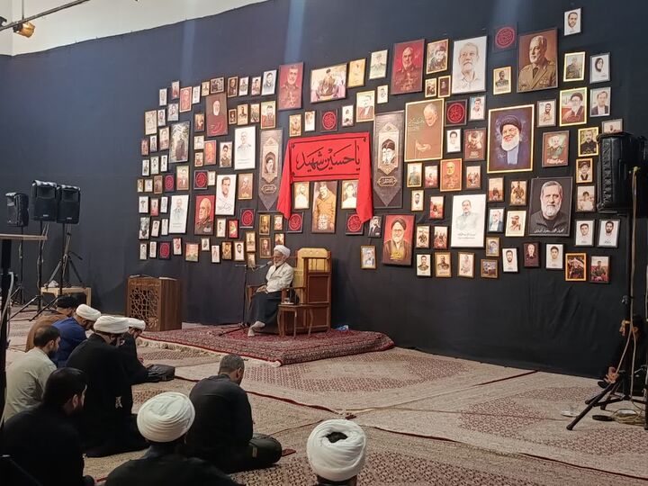 مبلغان دینی با همت بلند و تلاش بی‌وقفه در مسیر تبلیغ معارف اهل بیت (ع) گام بردارند