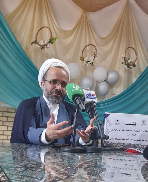 سبقتِ بانوان طلبه از برادران در جذب حوزه / از تراژدی میناب، «گفتمان تمدنی» می‌سازیم