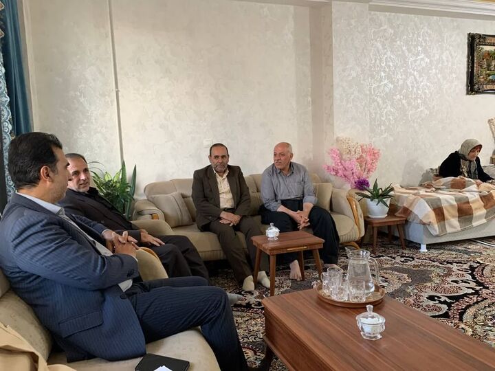 تجلیل از خانواده شهدا و جانبازان سنندج؛ تأکید بر تداوم خدمت‌رسانی به ایثارگران