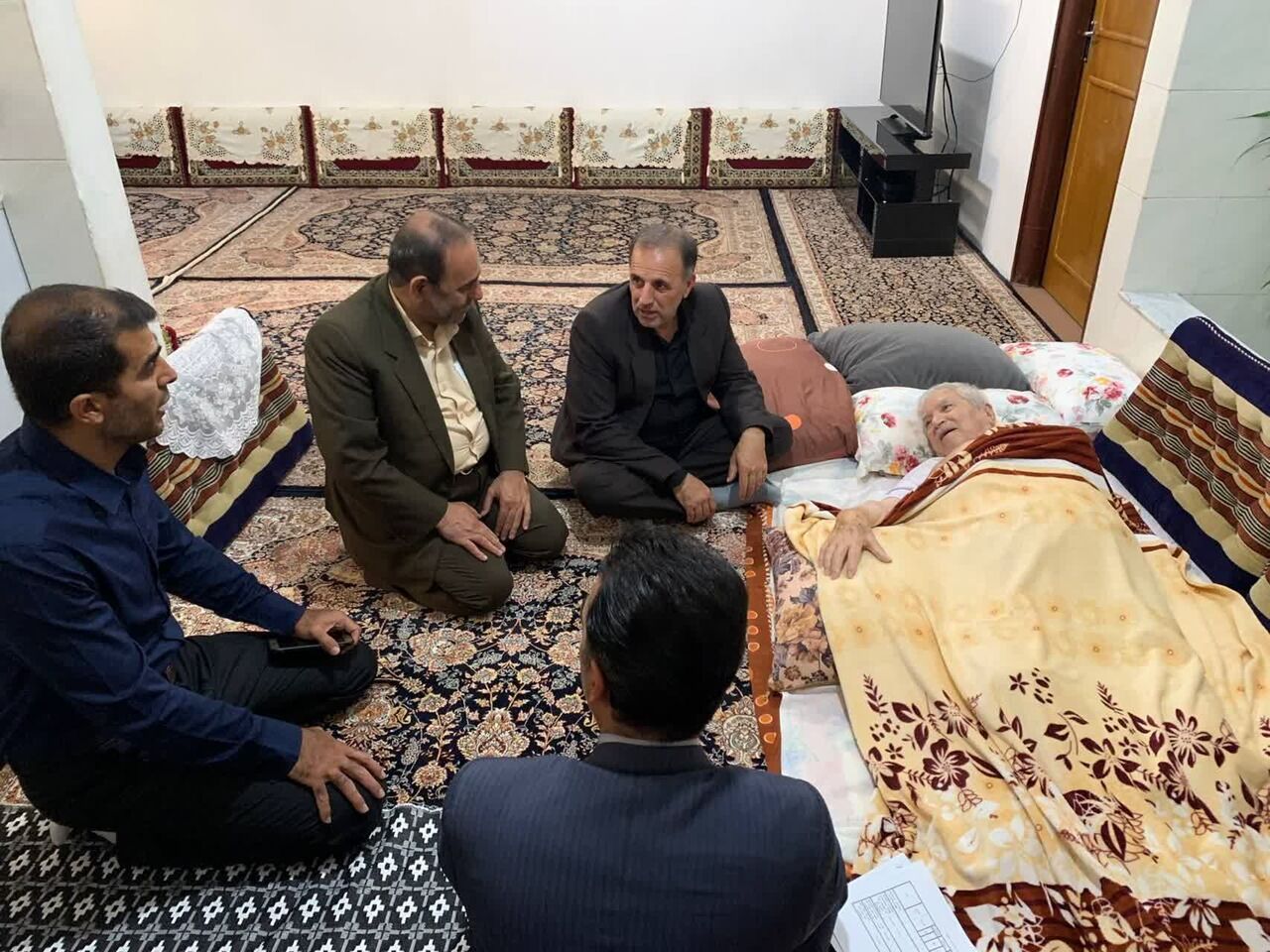 تجلیل از خانواده شهدا و جانبازان سنندج؛ تأکید بر تداوم خدمت‌رسانی به ایثارگران