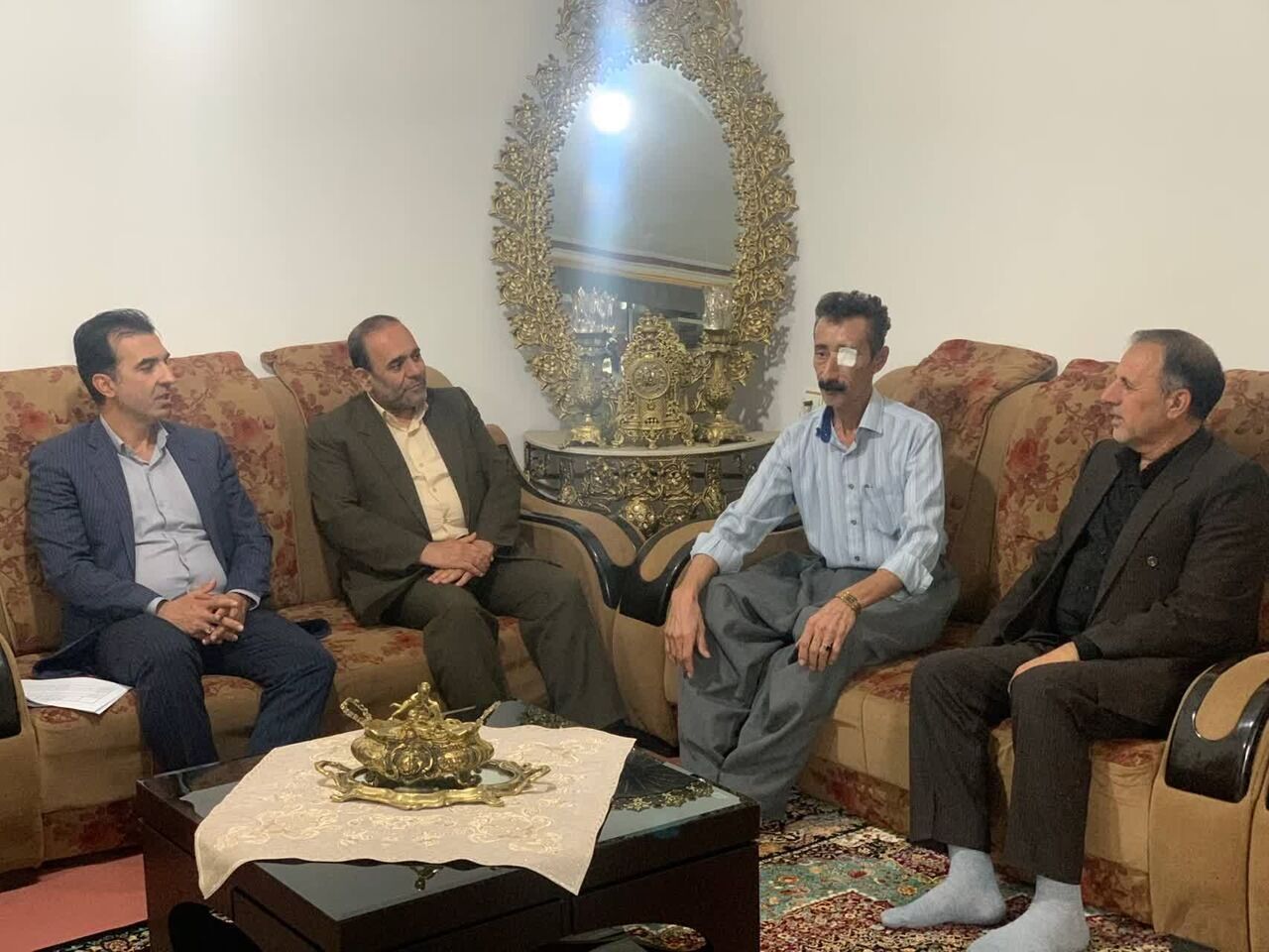 تجلیل از خانواده شهدا و جانبازان سنندج؛ تأکید بر تداوم خدمترسانی به ایثارگران