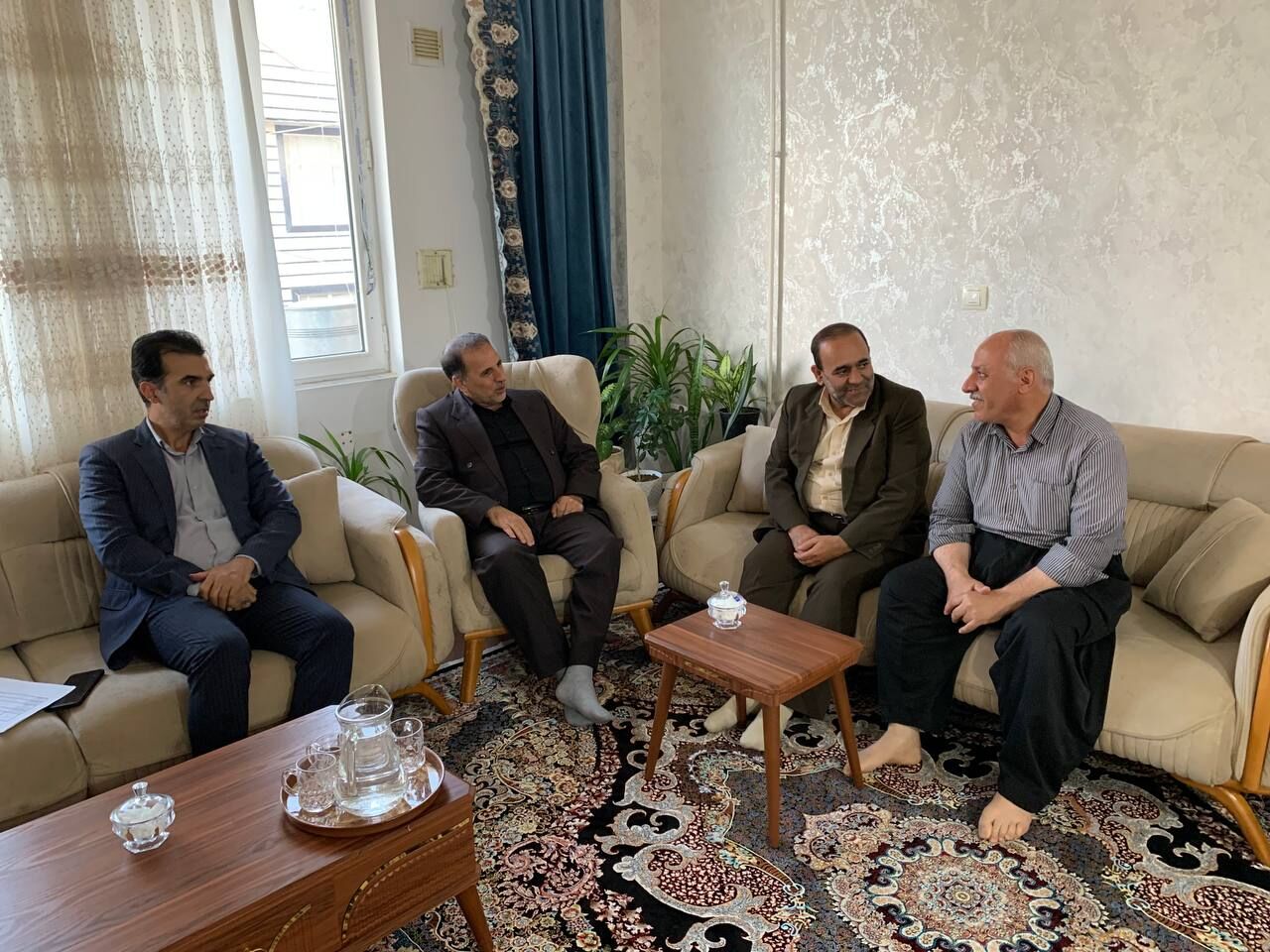 تجلیل از خانواده شهدا و جانبازان سنندج؛ تأکید بر تداوم خدمت‌رسانی به ایثارگران