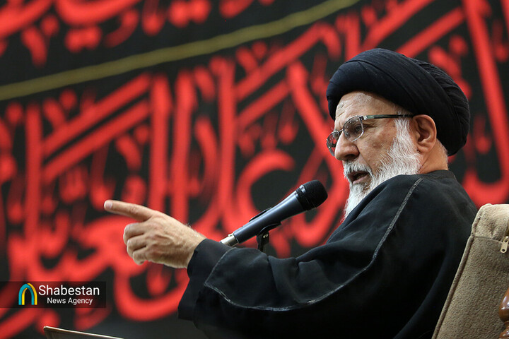 کسانی در دنیا به امام متصل نشده‌اند، در آخرت هم بی بهره می مانند