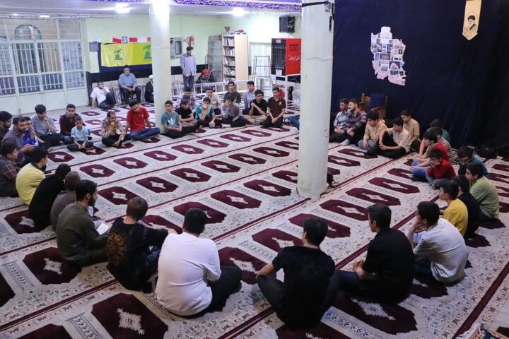 طنین آیات الهی در مسجدالرضا(ع) شهرکرد؛ محفل قرآنی نوجوانان عاشقان ولایت در سایه شور محرم