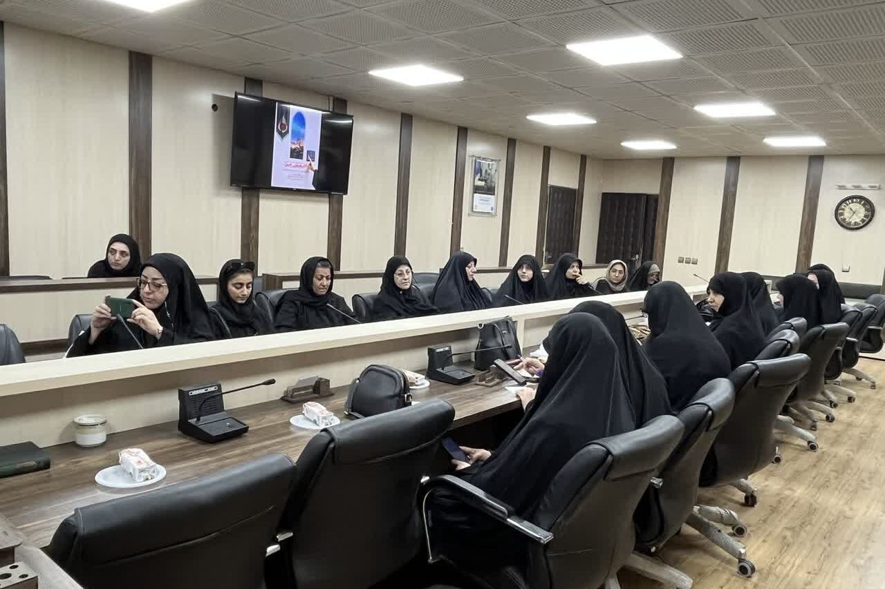 نشست نخبگانی بانوان فعال گلستان با محور «خانواده و جمعیت» برگزار شد