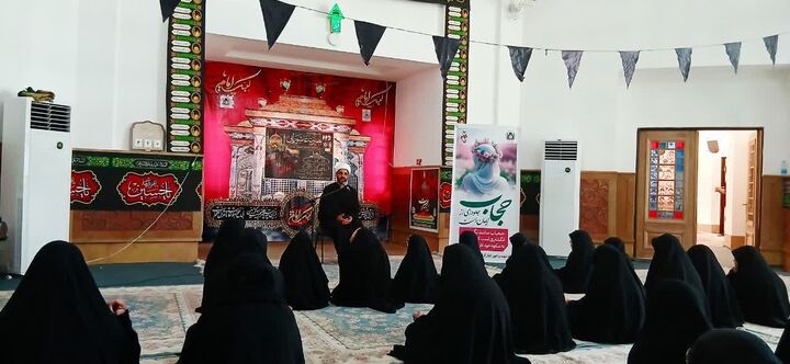 برگزاری مراسم ترویج فرهنگ حجاب و عفاف در حرم احمد بن اسحاق(ع)