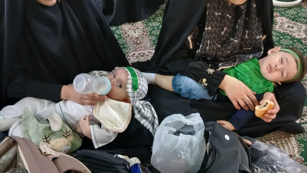 وقتی شیشه‌های شیر، روضه عطش علی‌اصغر(ع) را روایت می‌کنند