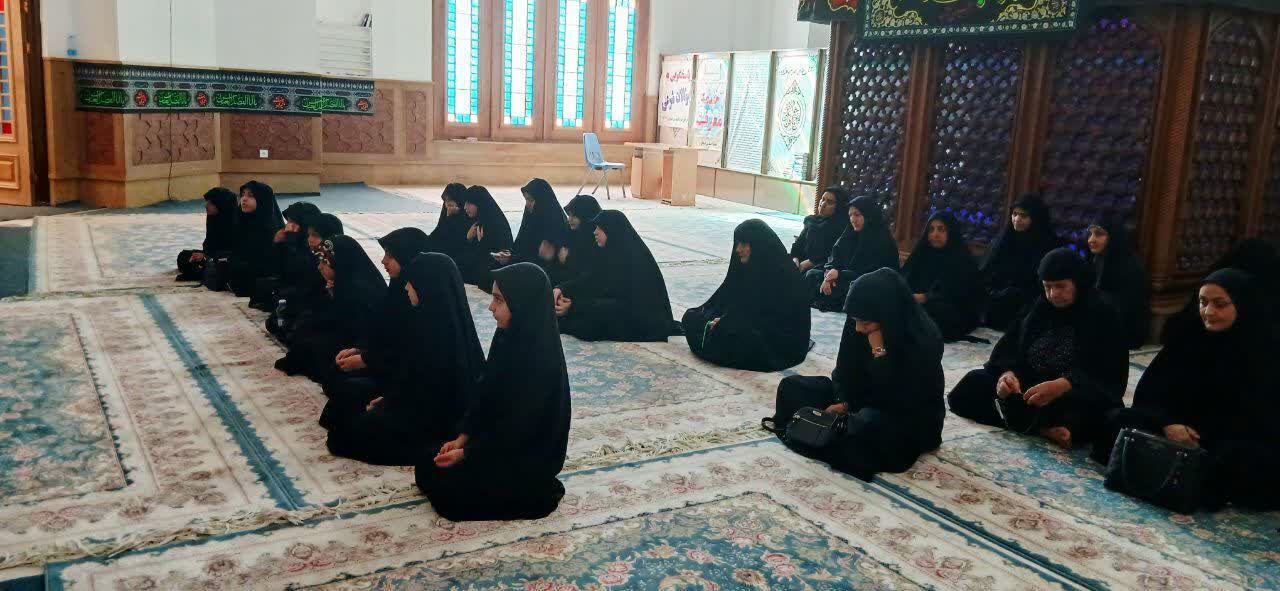 برگزاری مراسم ترویج فرهنگ حجاب و عفاف در حرم احمد بن اسحاق(ع)