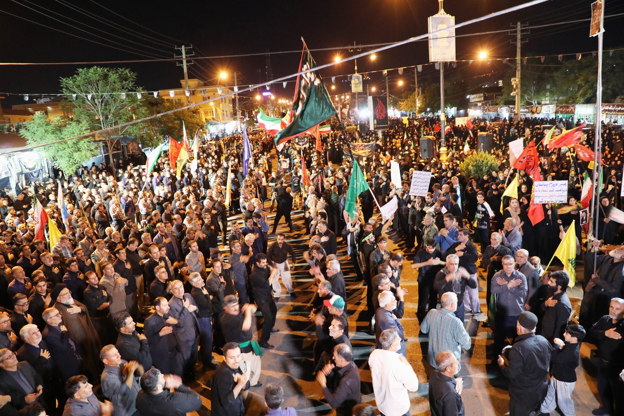نوای «یا حسین(ع)» در مساجد و خیابانها طنینانداز شد
