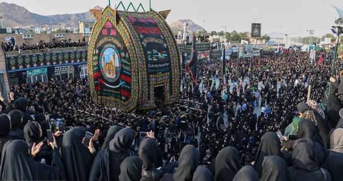 نخل‌گردانی؛ جنبشی از عشق حسین(ع) بر شانه های مردم