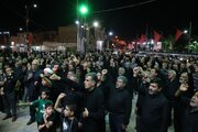 طنین فریاد «حمایت از مقاومت» در میدان حسینیه؛ تجدید میثاق هیئت حضرت اباالفضل(ع) دهنو با آرمان‌های انقلاب و شهدا
