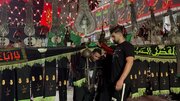 از دمادم زنی تا علم گردانی؛ دسته‌های عزاداری حسینی در مسجد جامع سنگر به هم پیوستند
