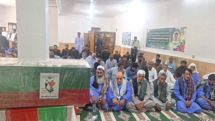 وداع باشکوه با پیکر شهید عبدالسلام کرد در خاش