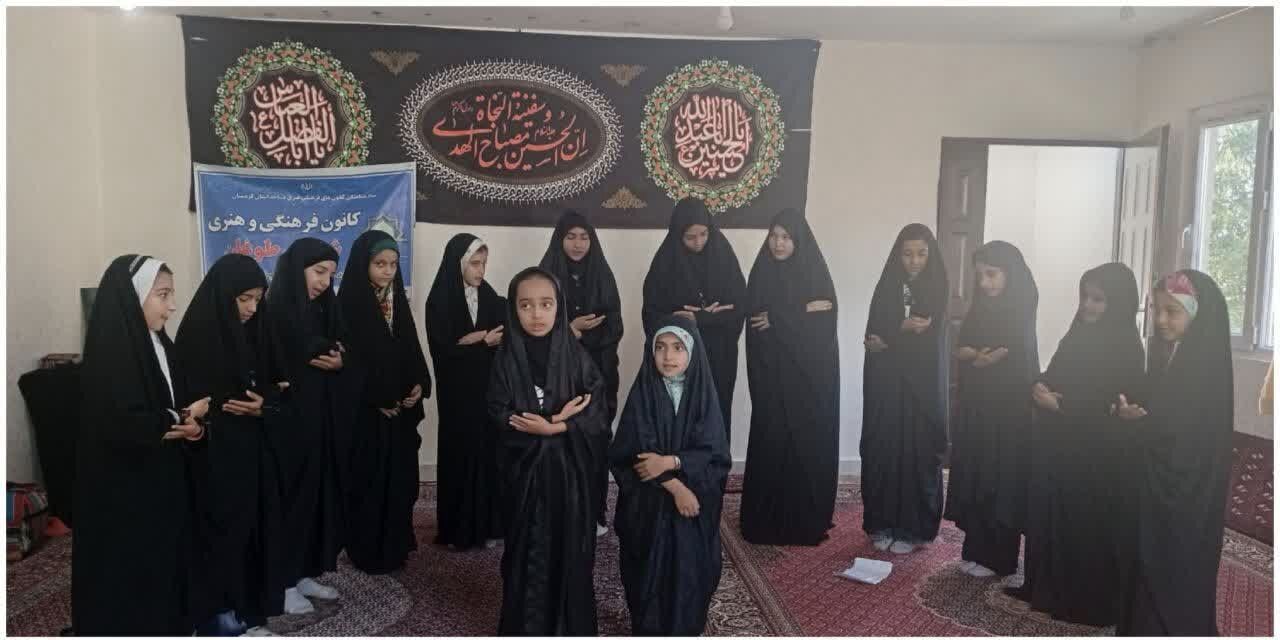 تمرین سرود «نسل ظهور» و حلقه‌های کتابخوانی، دو بال تربیت نسل مسجدی در کانون شهدای طوغان