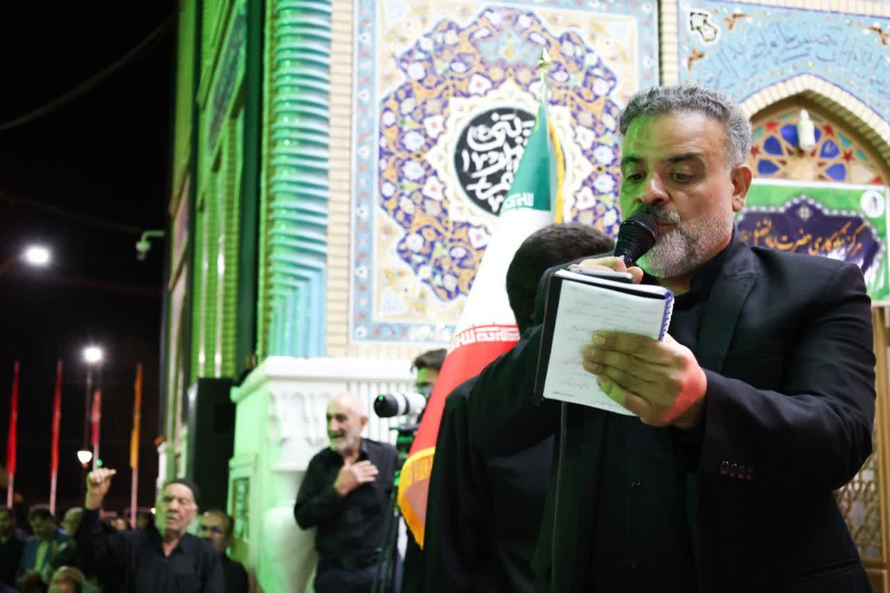 طنین فریاد «حمایت از مقاومت» در میدان حسینیه؛ تجدید میثاق هیئت حضرت اباالفضل(ع) دهنو با آرمانهای انقلاب و شهدا