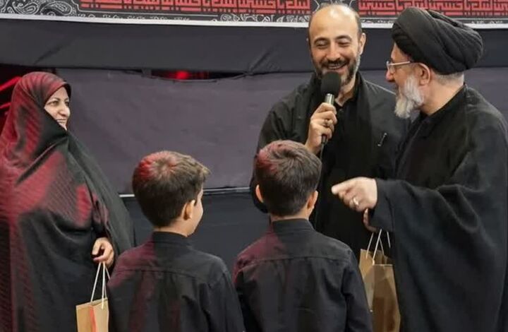 تجلیل از خانواده شهید زمانی در مسجد سالار شهیدان تبریز