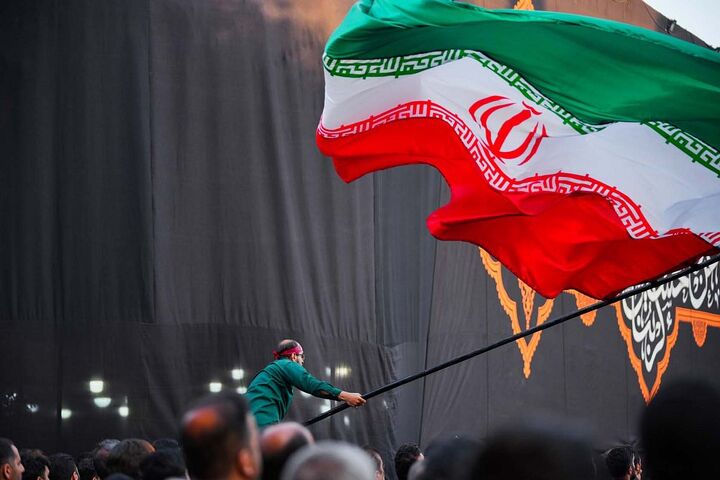 بین میدون، ببین قرص ماه اومده