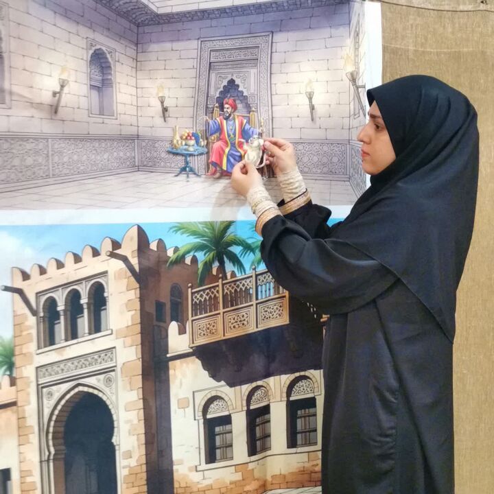 کودکان پای روایت کربلا نشستند؛ پرده‌خوانی حضرت رقیه(س) در موکب مسجد اعظم