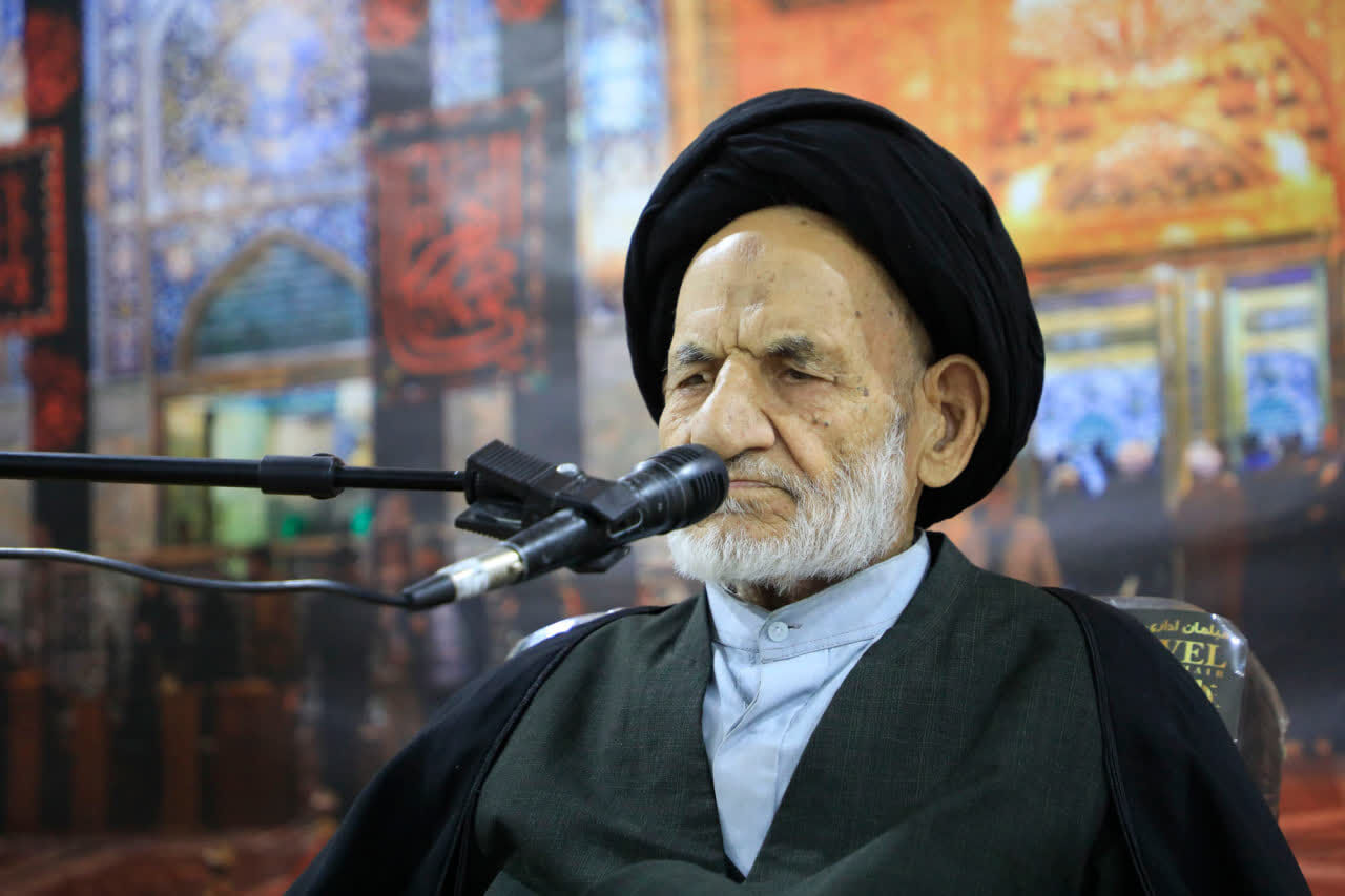 نظارت عمومی، جامعه را از فروپاشی حفظ میکند