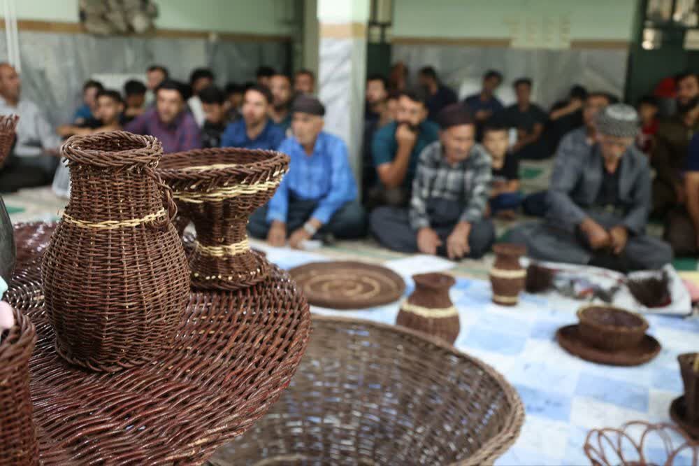 ارغوانبافی دیوزناو؛ هنری که میراث هورامان را به نسلهای آینده پیوند میزند