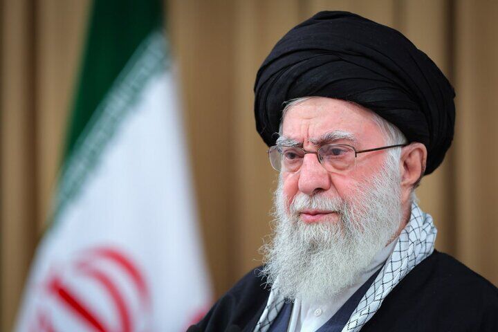 پرچم عاشورا برافراشته ماند؛ «مثل من با مثل یزید بیعت نمی‌کند» رمز بیداری ملت‌ها
