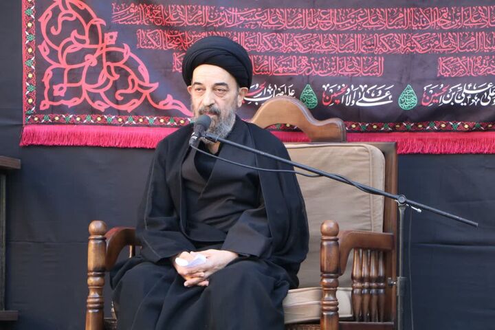 عزت حسینی، یک‌ مکتب و فرهنگ است