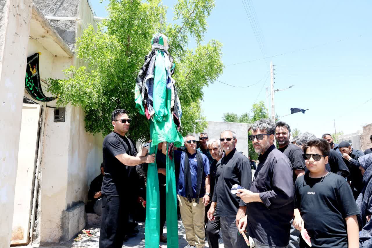 وقتی علم در کوچهها میچرخد؛ تجلی وحدت در روستای «رجنوک»