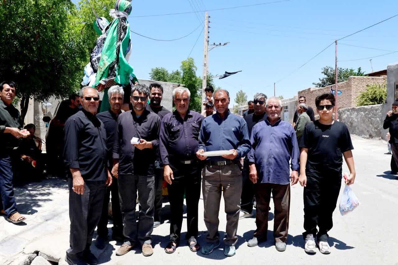 وقتی علم در کوچه‌ها می‌چرخد؛ تجلی وحدت در روستای «رجنوک»