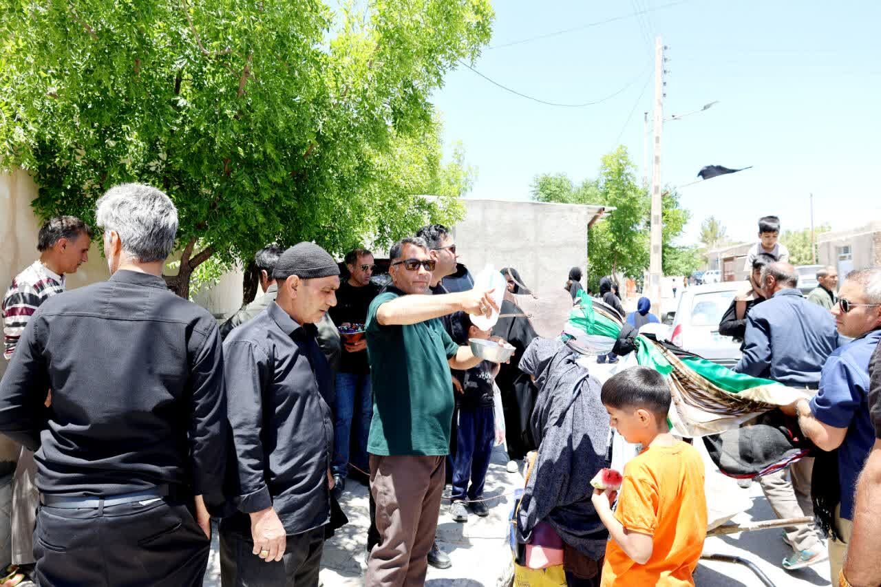 وقتی علم در کوچه‌ها می‌چرخد؛ تجلی وحدت در روستای «رجنوک»