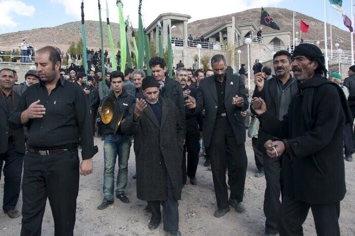 نخلگردانی «دُرُخش» نماد وفاداری علمدار کربلا
