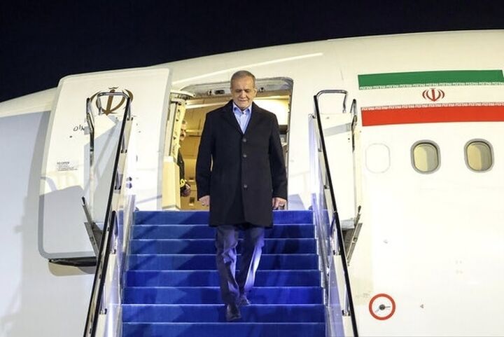 رئیس جمهور برای زیارت حرم رضوی وارد مشهد شد