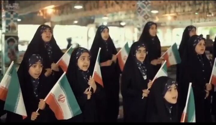 تجلی اتحاد مردم با سرود دختران و پسران کانون‌های فرهنگی هنری ایثار