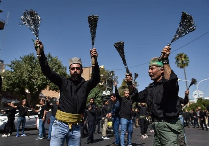 قشقایی‌ها در مسیر عاشقی؛ تجمیع هیئات مذهبی از میدان شهدا تا حرم شاهچراغ(ع)