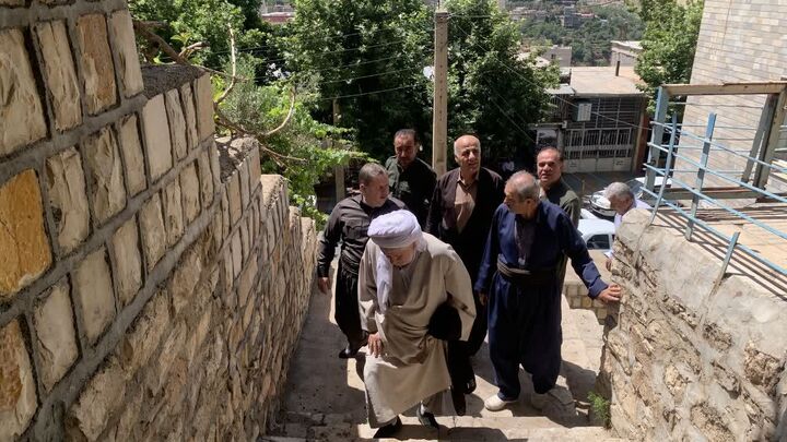 رسیدگی به نیازمندان نباید پشت میزهای اداری محدود شود