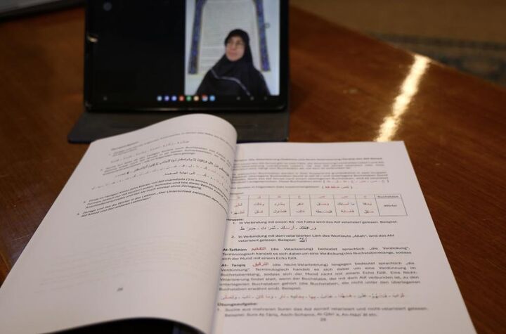 افتتاح مدرسه قرآنی الکترونیکی «کوثر» در آلمان برای بانوان و دختران مسلمان