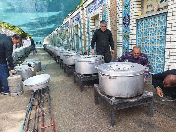 پخت ۷۲ دیگ غذای نذری به یاد شهدای کربلا در مصلای یاسوج