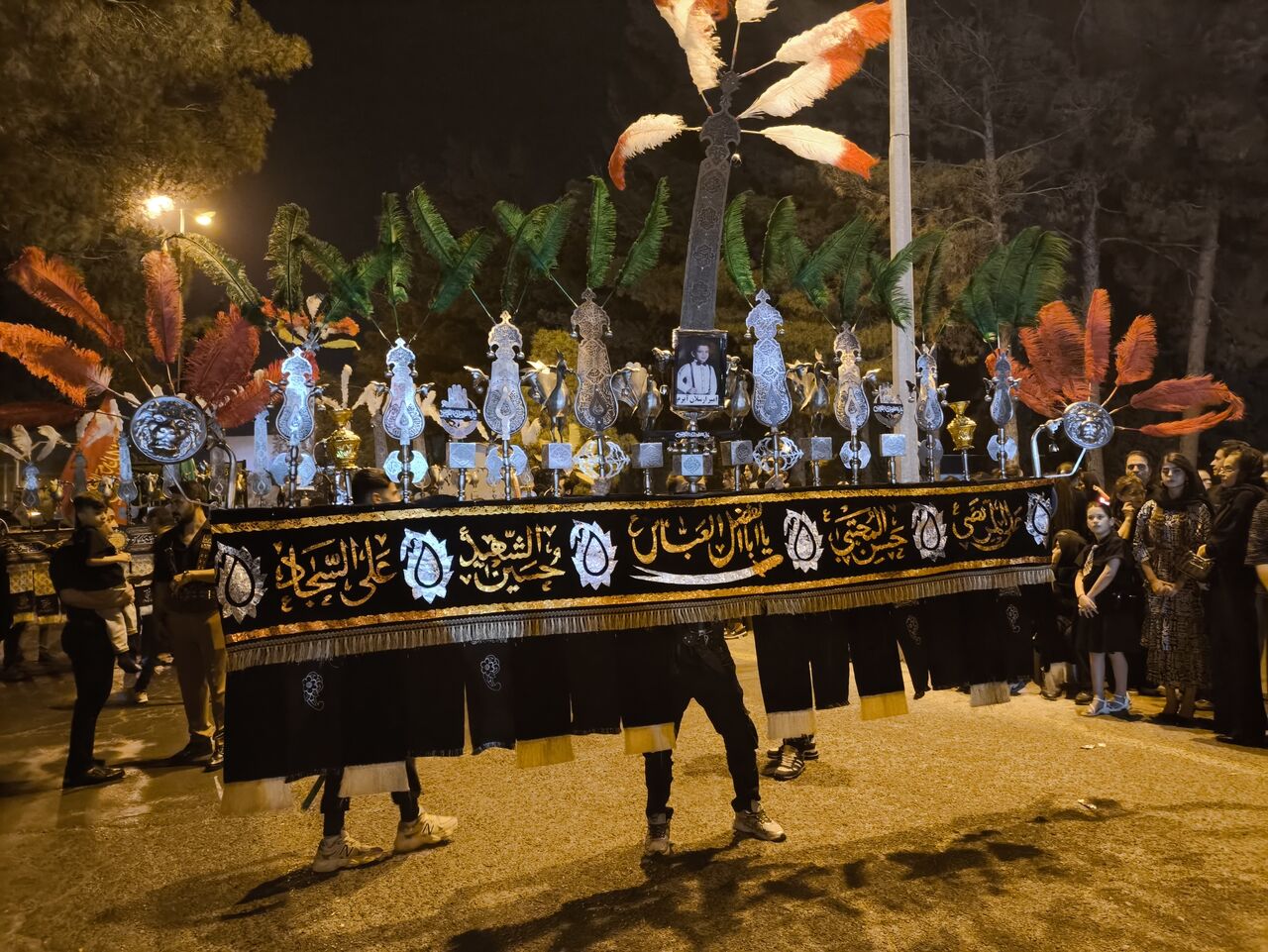 شب تاسوعا در بیرجند؛ حرکت باشکوه هیئات به سمت مسجد امام حسین(ع)