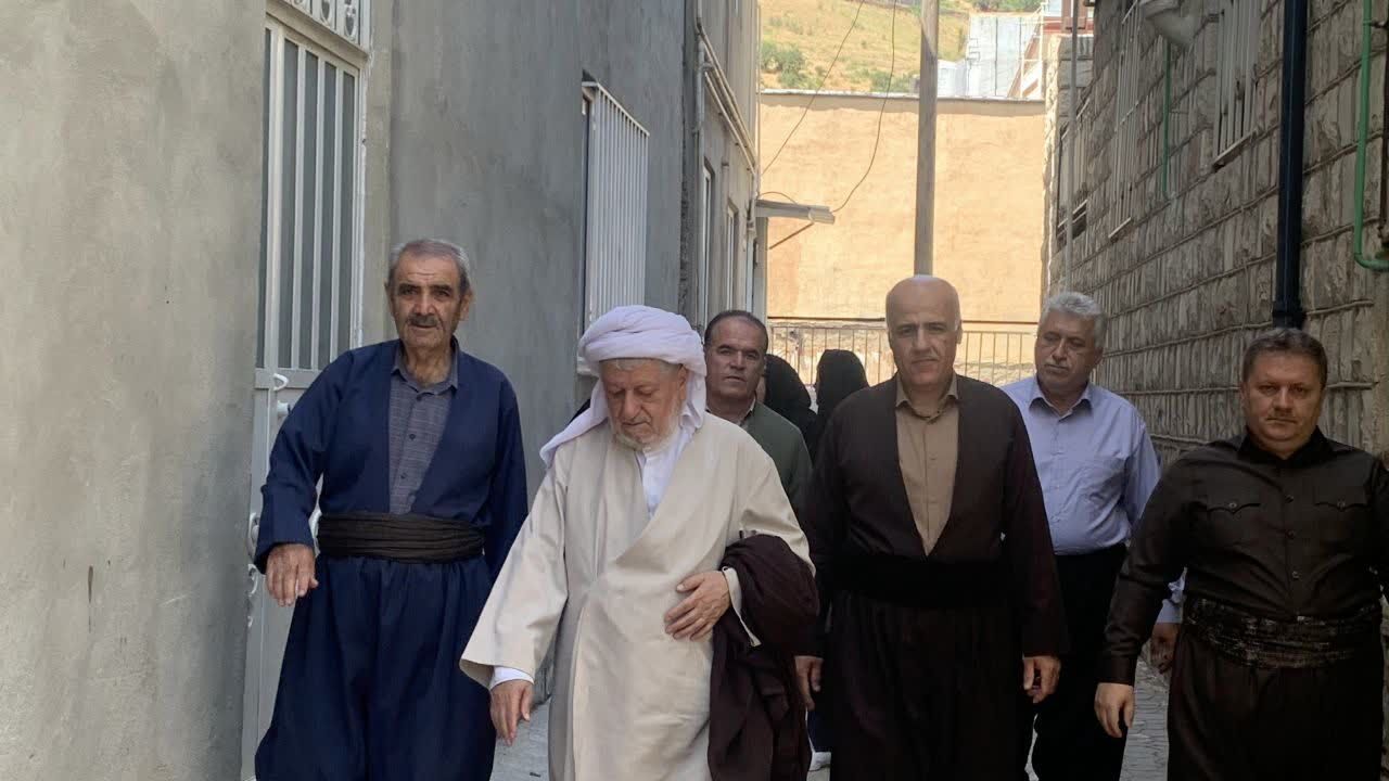 رسیدگی به نیازمندان نباید پشت میزهای اداری محدود شود