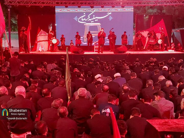 مائیم و این دلای بی‌تاب، به یاد آقامون و بچه‌های میناب؛ چهارپایه‌خوانی کرمانی‌ها در شب عاشورا