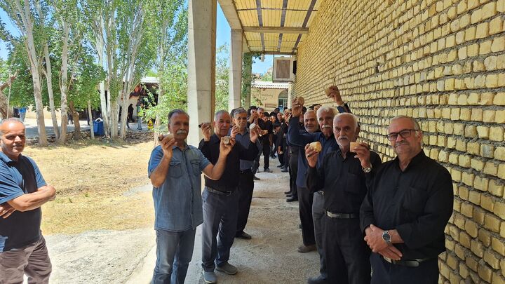 چغچغه روایتی تصویری از میراث عاشورایی دارالمومنین انجدان