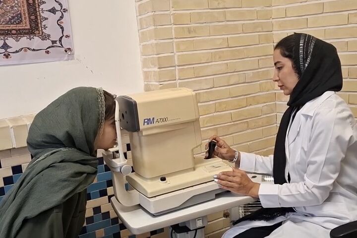 خدمت‌رسانی جهادی با اجرای طرح رایگان بینایی‌سنجی در مسجد جامع گلشن
