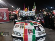 میدان‌داری مرد ۶۰ ساله کرمانی با خودرویی متفاوت در شب‌های حماسه و اقتدار