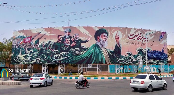 «باید برخاست» بر بزرگ‌ترین بیلبورد کشور در کرمان
